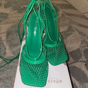 7/10 Condition | Size 8 Womens | $20 OBO (originally $45.99)